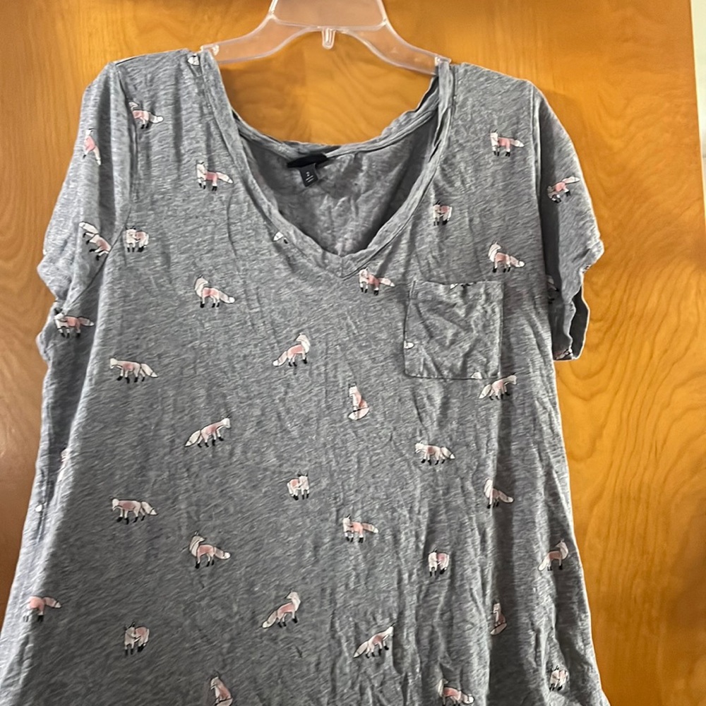 Gray fox t-shirt